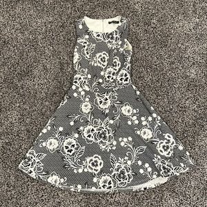 Trixxi black & white floral pattern Juniors dress size 3
